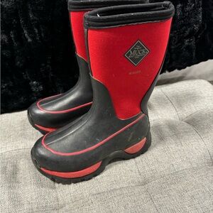 Youth muck boots